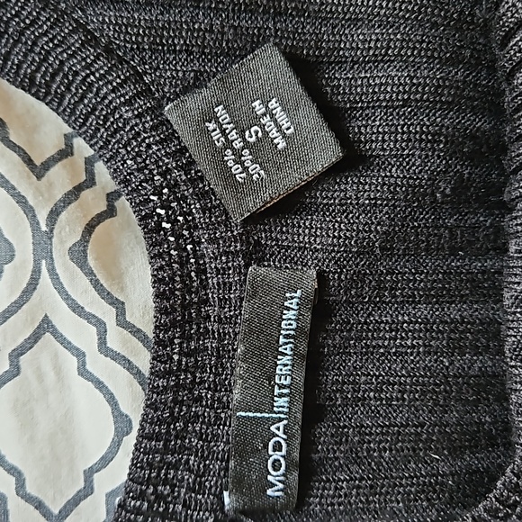 VS Moda International Woven silk sleeveless Top - Picture 2 of 4